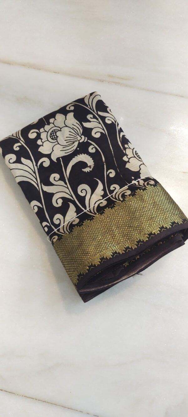 Mangalgiri Silk Black and White Hand Drawn and Hand Painted Saree - Image 5