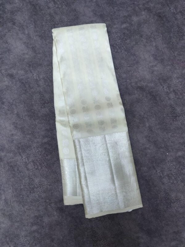 Bridal Kanchipuram silk saree with silver Zari - Image 3