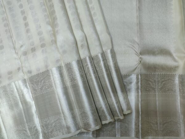 Bridal Kanchipuram silk saree with silver Zari - Image 2